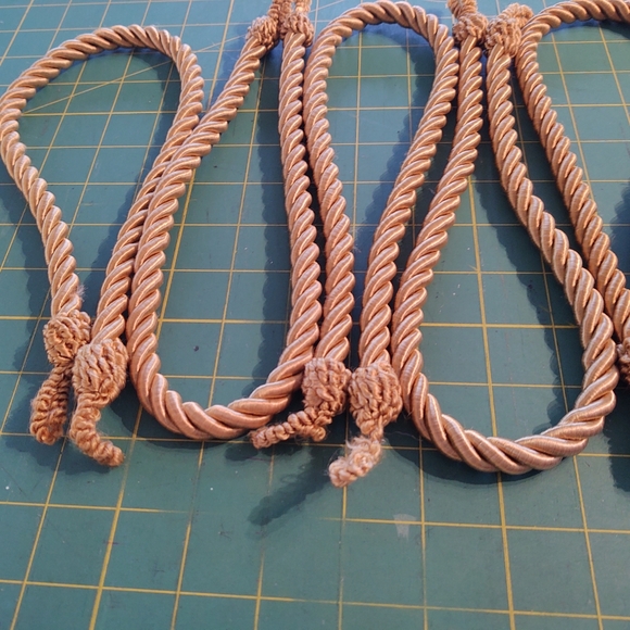 Gold Rope Curtain Tie Backs 5 in the set 24" Inches Length - Picture 5 of 5